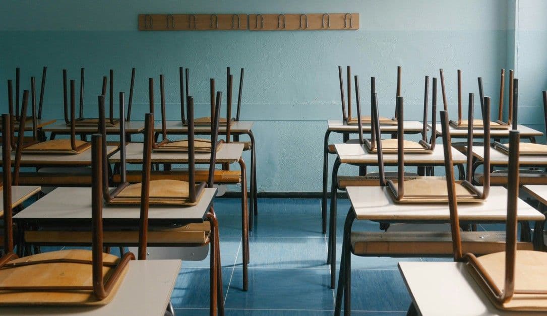 Escuela secundaria británica envía a casa a sus alumnos tras ciberataque.