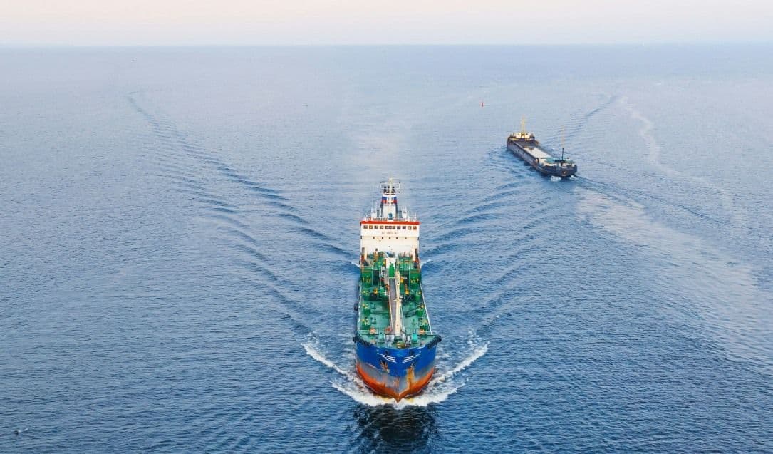 Finlandia presenta cargos contra oficiales de un barco de carga por cortar cables submarinos.