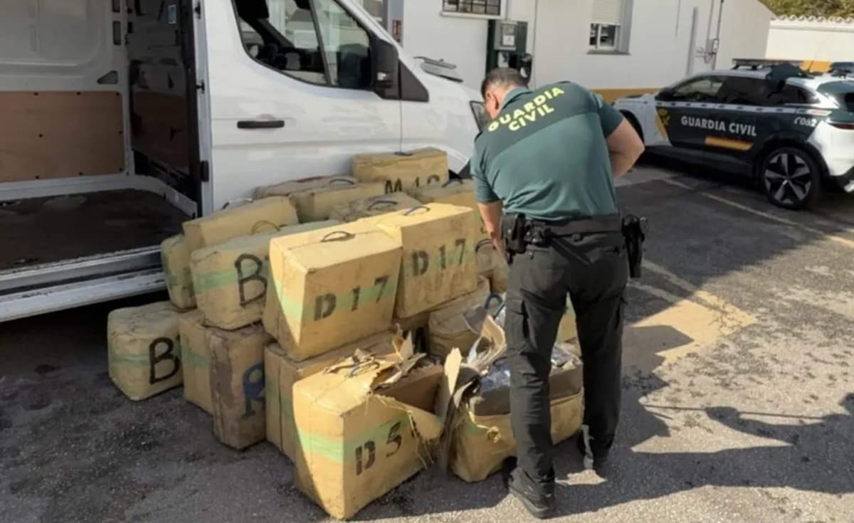 Confiscan más de 1.000 kilos de hachís en una furgoneta en Marbella