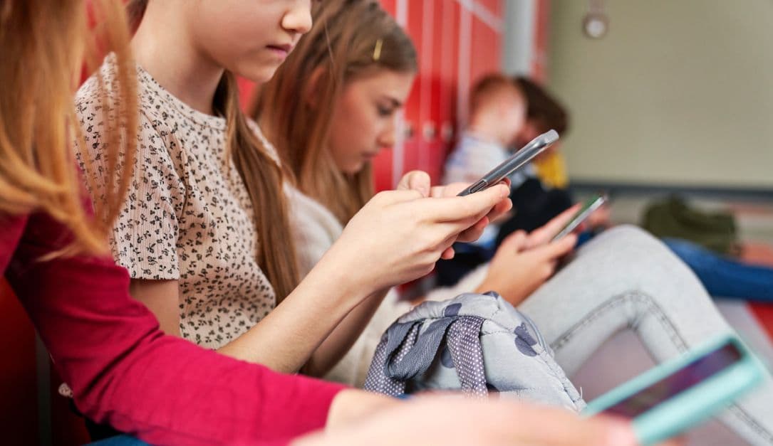 Nueva Zelanda impulsará una prohibición de redes sociales para menores de 16 años.