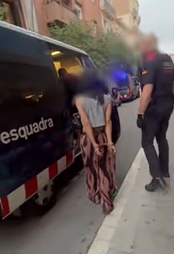 Desmantelan una banda de jóvenes mujeres que operaba un narcopiso en Barcelona.