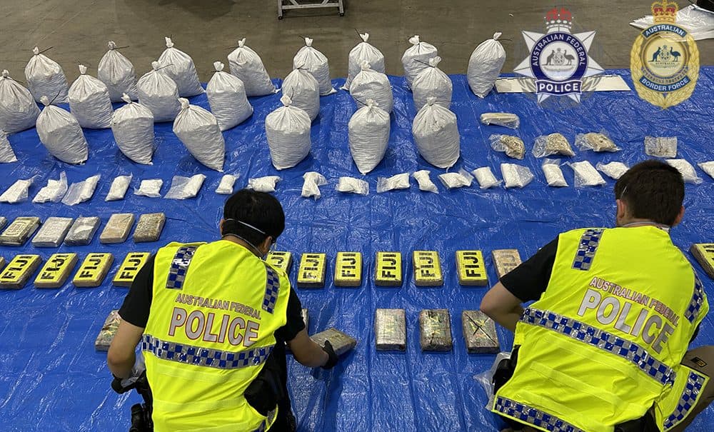 Se investiga a los destinatarios de un importante cargamento de drogas del CJNG en Australia.